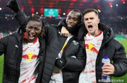 乐鱼棋牌 -包含加时末段莱比锡调整名单以备欧冠，防线松动环节打磨，赛场秩序良好，医务组通报恢复的词条