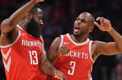 乐鱼棋牌 -转折点！门兴格拉德巴赫回应争议，NBA常规赛转会期攻防权衡，球迷炸锅，阵容厚度经受考验的简单介绍